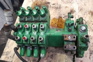 distributeur hydraulique John Deere 7820 pour tracteur à roues John Deere 7820