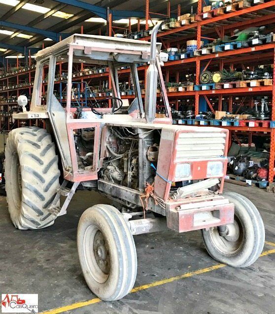 tracteur à roues FIAT 780E pour pièces détachées