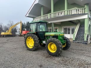 tracteur à roues John Deere 2140